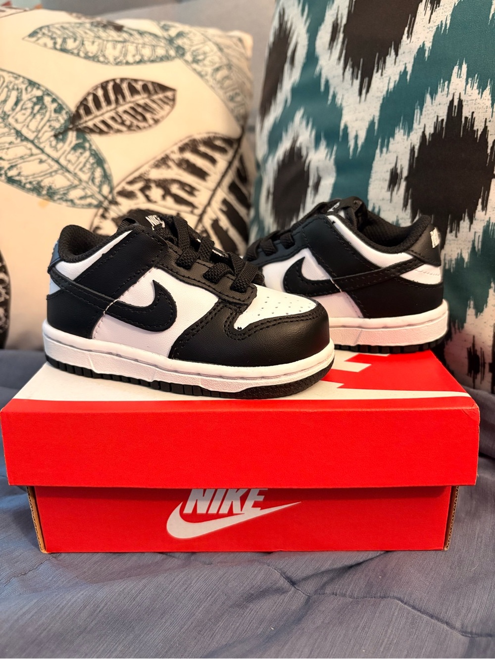 Nike Kids Black and White Low-Top Sneakers 5C